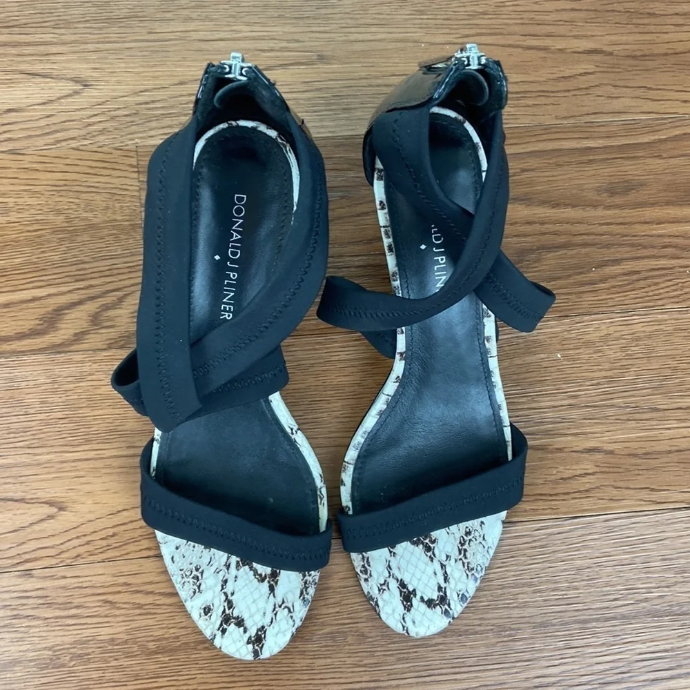 Donald J Pliner Jovia Wedge Cross Strap Sandals Black Size 8